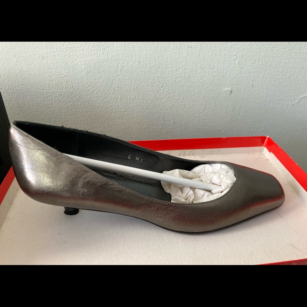 Talbots Dark Nickel Pumps 6 Wide